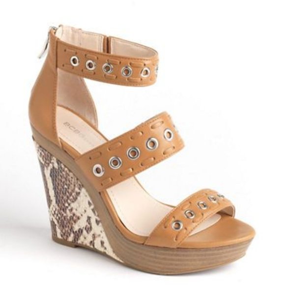 ❄️WINTER SALE PRICE $20❄️ HP🎉BCBGENERATION WEDGE - Picture 1 of 3
